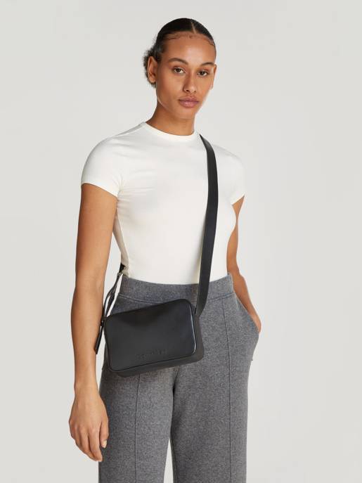 CALVIN KLEIN EMBOSSED LOGO CAMERA BAG Super Sparpreis