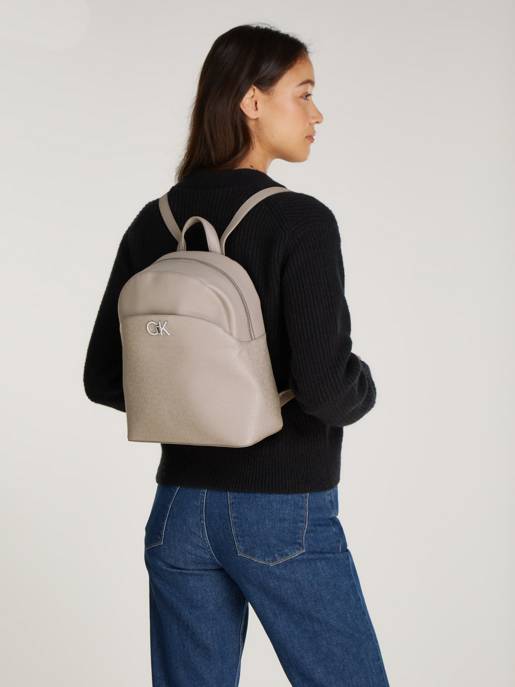 CALVIN KLEIN RE-LOCK DOME BACKPACK_MONO Kostenlose Rückgabe