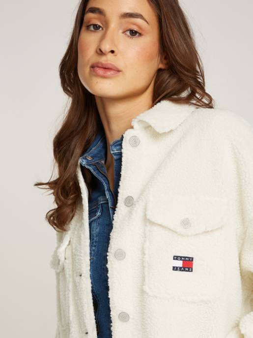 TOMMY JEANS TJW TEDDY BADGE OVERSHIRT EXT Exklusivangebot